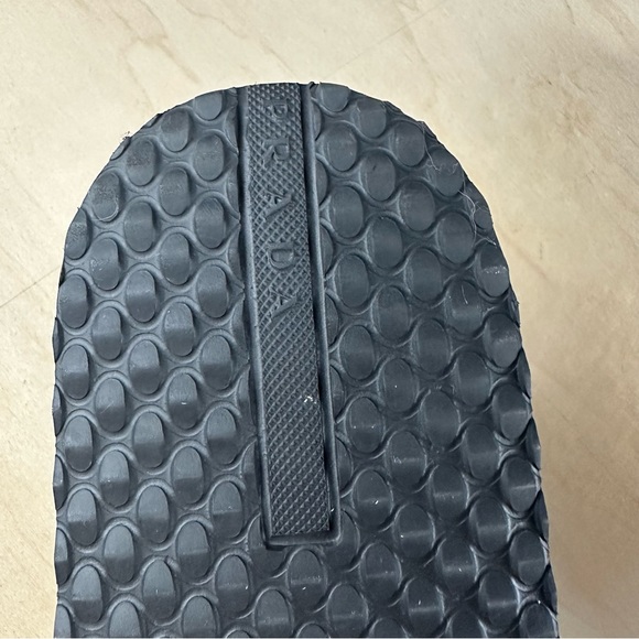 Prada slides - Picture 10 of 11